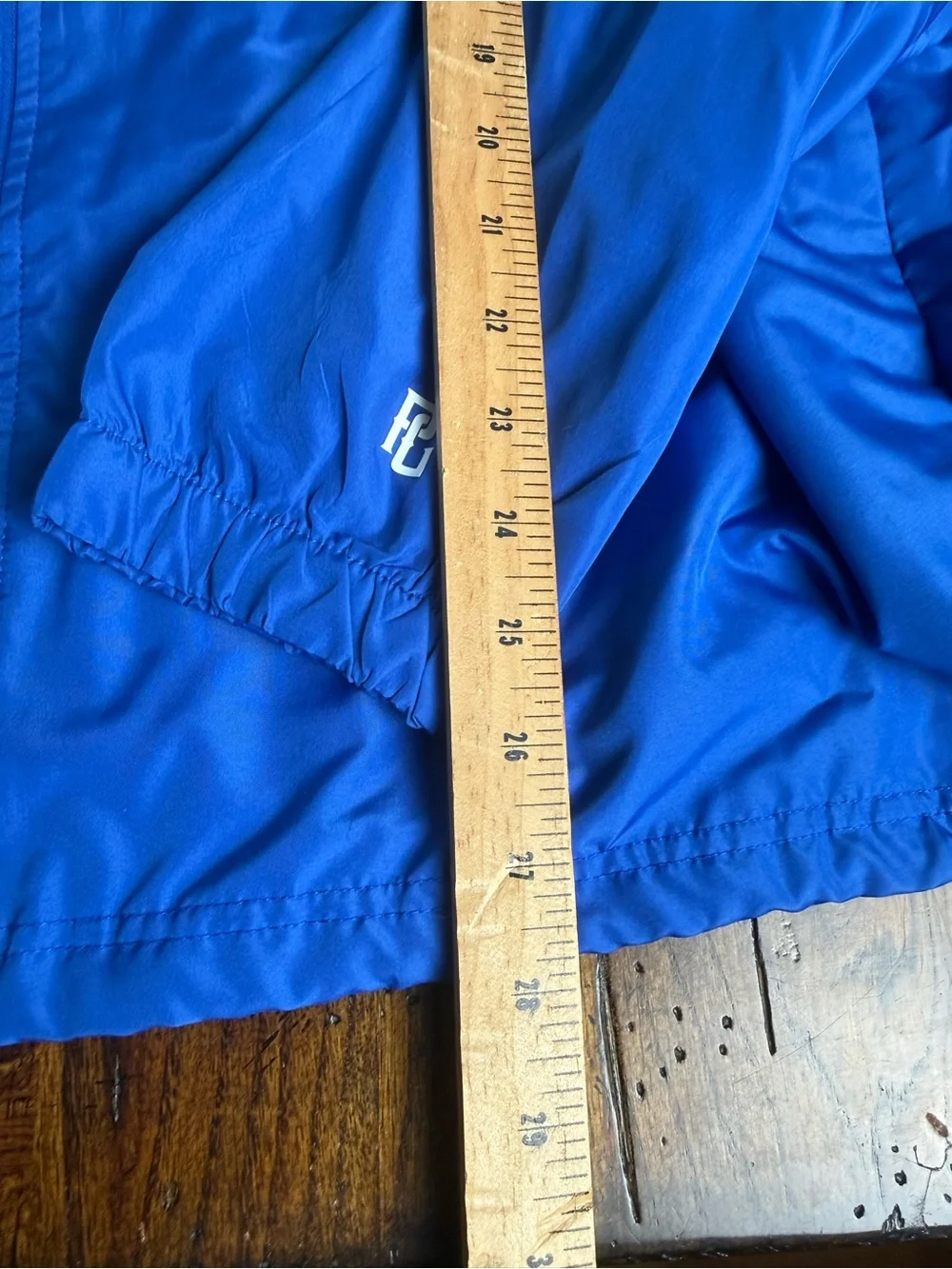 Holloway lightweight hooded